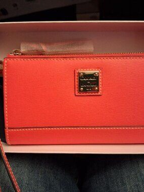 NIB Dooney & Bourke L-Zip Wallet- Wristlet